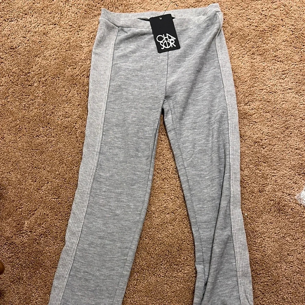 Chaser kids heather gray jogger style sweatpants w ribbed detail on sides